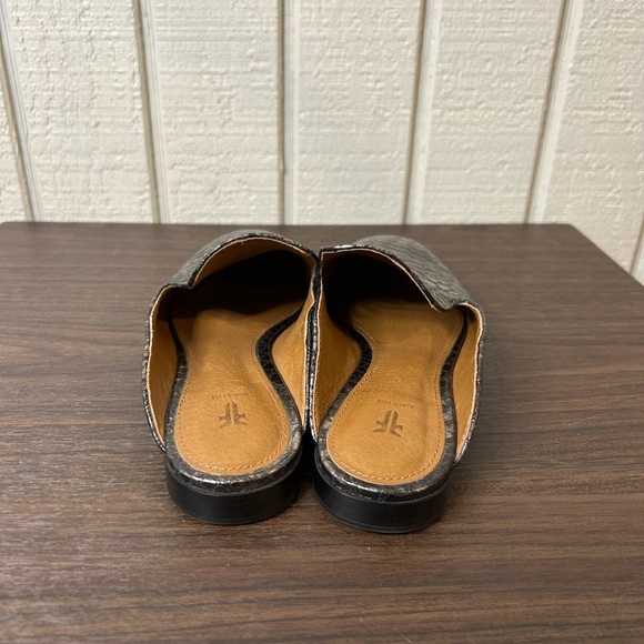 Frye Terri Metallic Embossed Mule in Pewter, size 6. - Picture 7 of 8